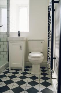 Ystafell Molchi 1 / Bathroom 1