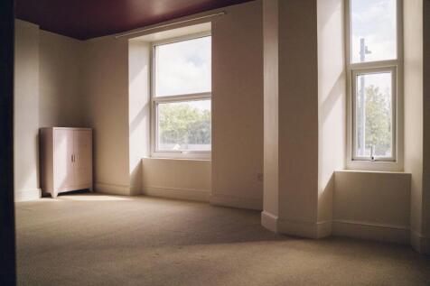 Ystafell Wely 2 / Bedroom 2