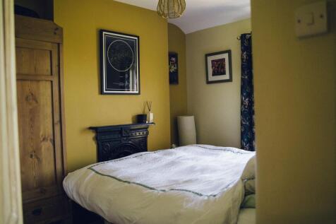 Ystafell Wely 2 / Bedroom 2