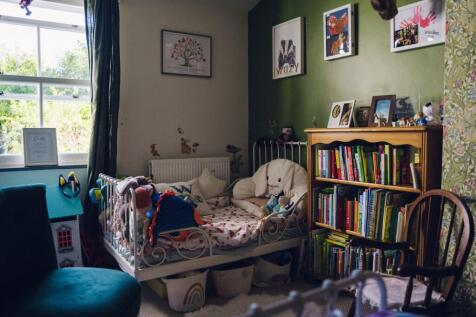 Ystafell Wely 1 / Bedroom 1