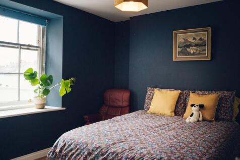 Ystafell Wely 1 / Bedroom 1