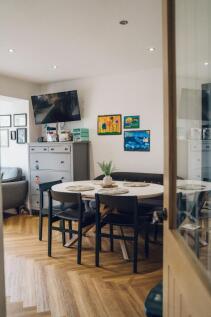 Cegin a &#39;Stafell Fwyta / Open Plan Kitchen Diner