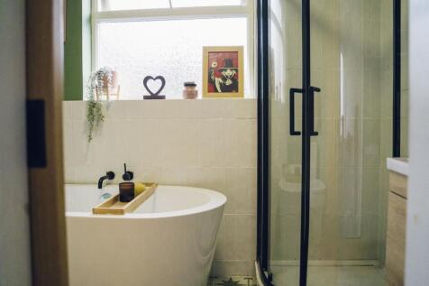 Ystafell Molchi / Bathroom