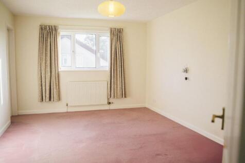 Ystafell Wely 1 / Bedroom 1