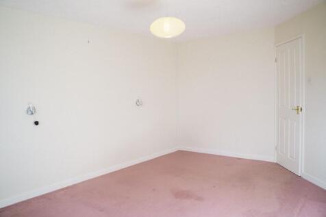 Ystafell Wely 1 / Bedroom 1