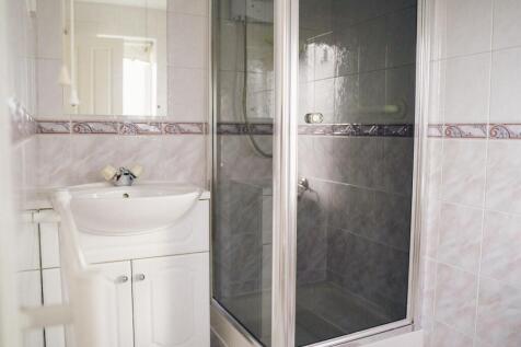 Ystafell Wely 1 / Bedroom 1