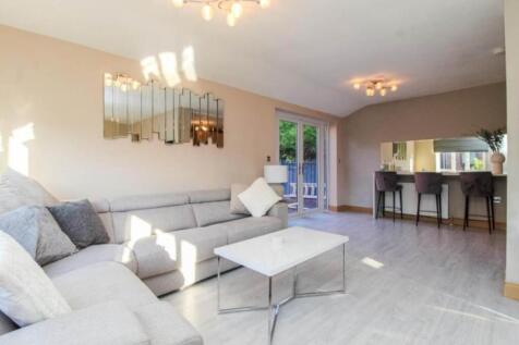 Seating in Kitchen-d