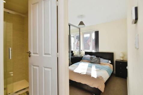 Bedroom 1 (2)