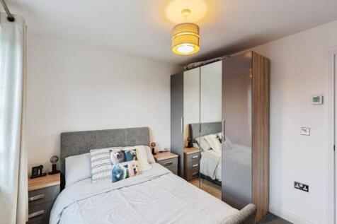 Bedroom 1 (2)