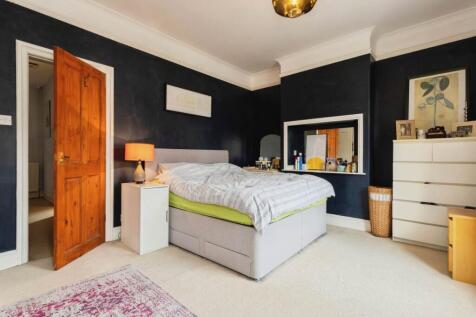 Bedroom 1 (2)