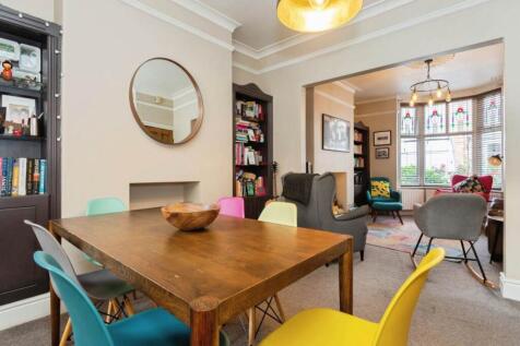 Lounge-Dining Room