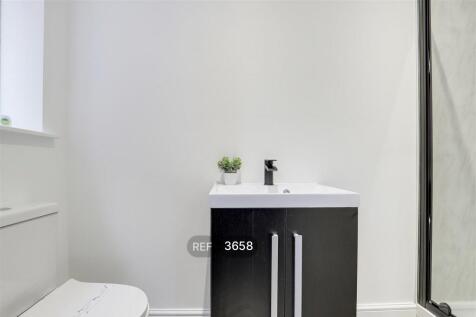 En suite bathroom