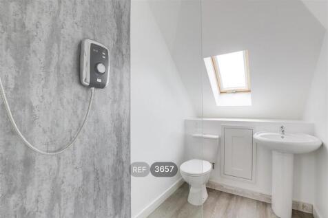 En suite bathroom 2