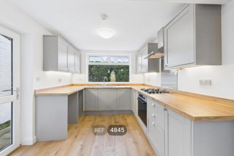 Kitchen / Dining area