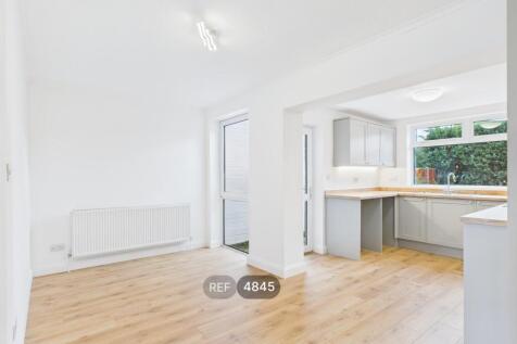 Kitchen / Dining area