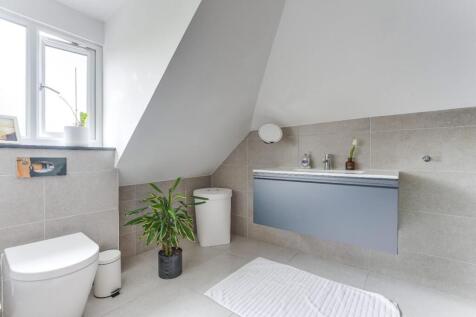 Master ensuite.jpg