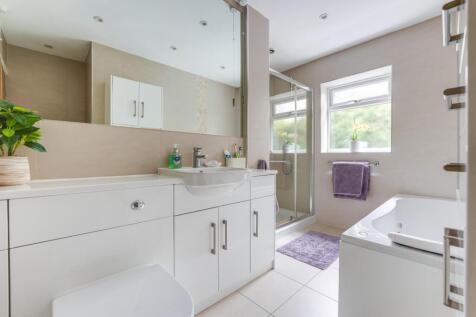 Family Bathroom.jpg