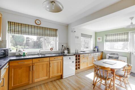 Kitchen a.JPG