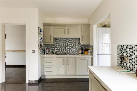 Kitchen b.JPG