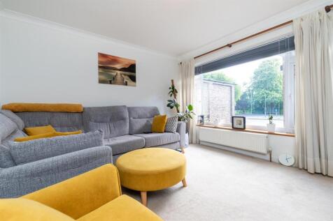 Sitting room b.jpg