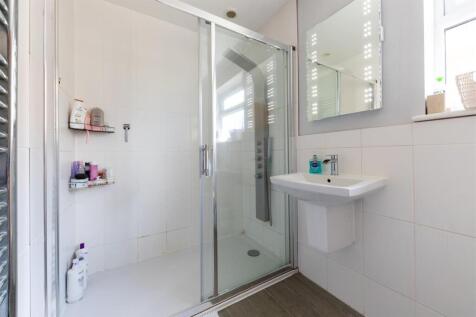 Bathroom a.jpg