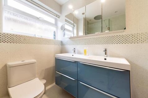 Shower room b.jpg