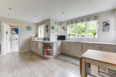 Kitchen a.jpg