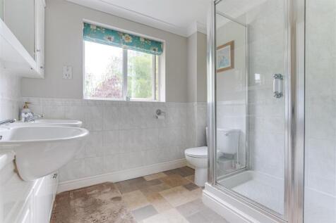 Ensuite 1.jpg