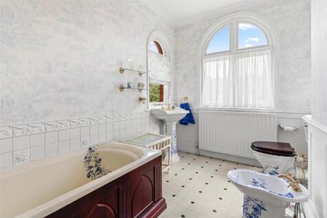 Bathroom.jpg