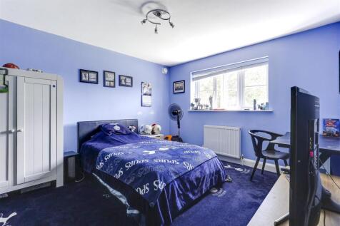 Bed 4.JPG