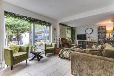 Family Room a.jpg