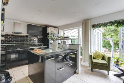 Kitchen a.jpg