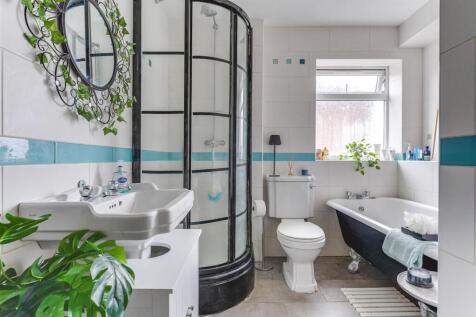 Bathroom.jpg