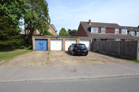 Garage and parking.JPG