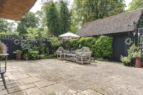Side courtyard c.jpg