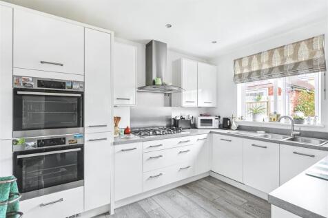 Kitchen a.JPG