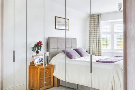 Bed 1 mirrored wardrobes.JPG