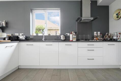 Kitchen 2.jpg