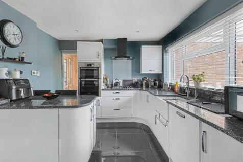 Kitchen a.JPG