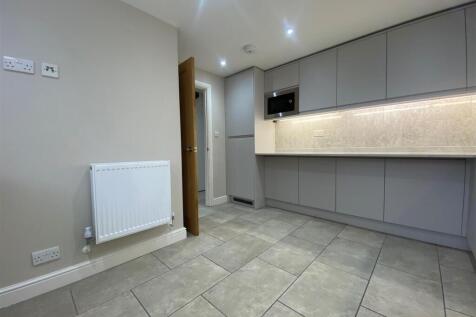 Kitchen 1.jpg