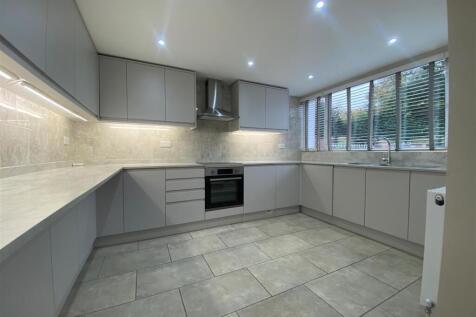 Kitchen 2.jpg