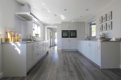 Kitchen b.JPG