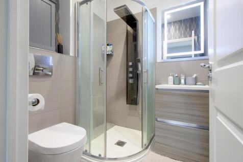 Bedroom 2 Ensuite.jpg