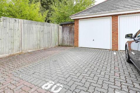 Garage and parking.JPG