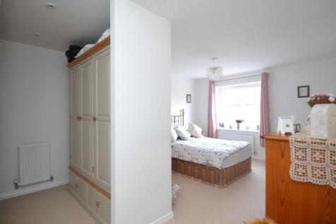 Master and dressing area.JPG