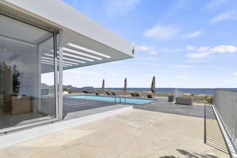 Living outdoor area