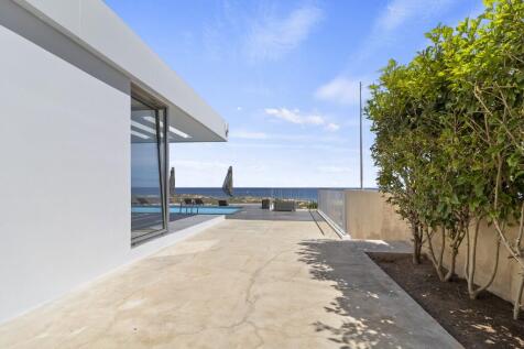 Living outdoor area