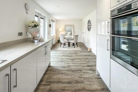 Dining kitchen.