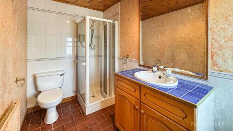 Ground Shower room.