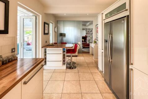 Dining kitchen.